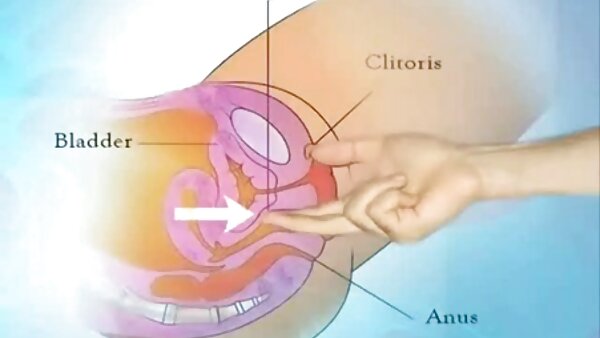 Dua awek tudung lucah perempuan pelacur mempunyai pasangan bertiga yang hebat dengan seorang yang kejam